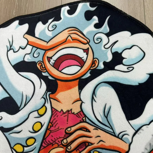 🔥 Tapis One Piece – Luffy Gear 5 en Plein Rire ! 🏴‍☠️